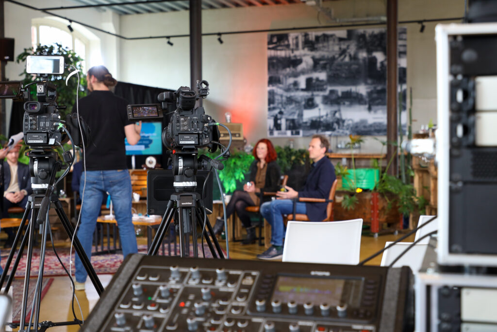 Behind The Scenes Livestream Kiemt 4 1
